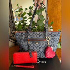 Coach Kleo Carryall in Signature Chambray Tote with Red Heart Charm